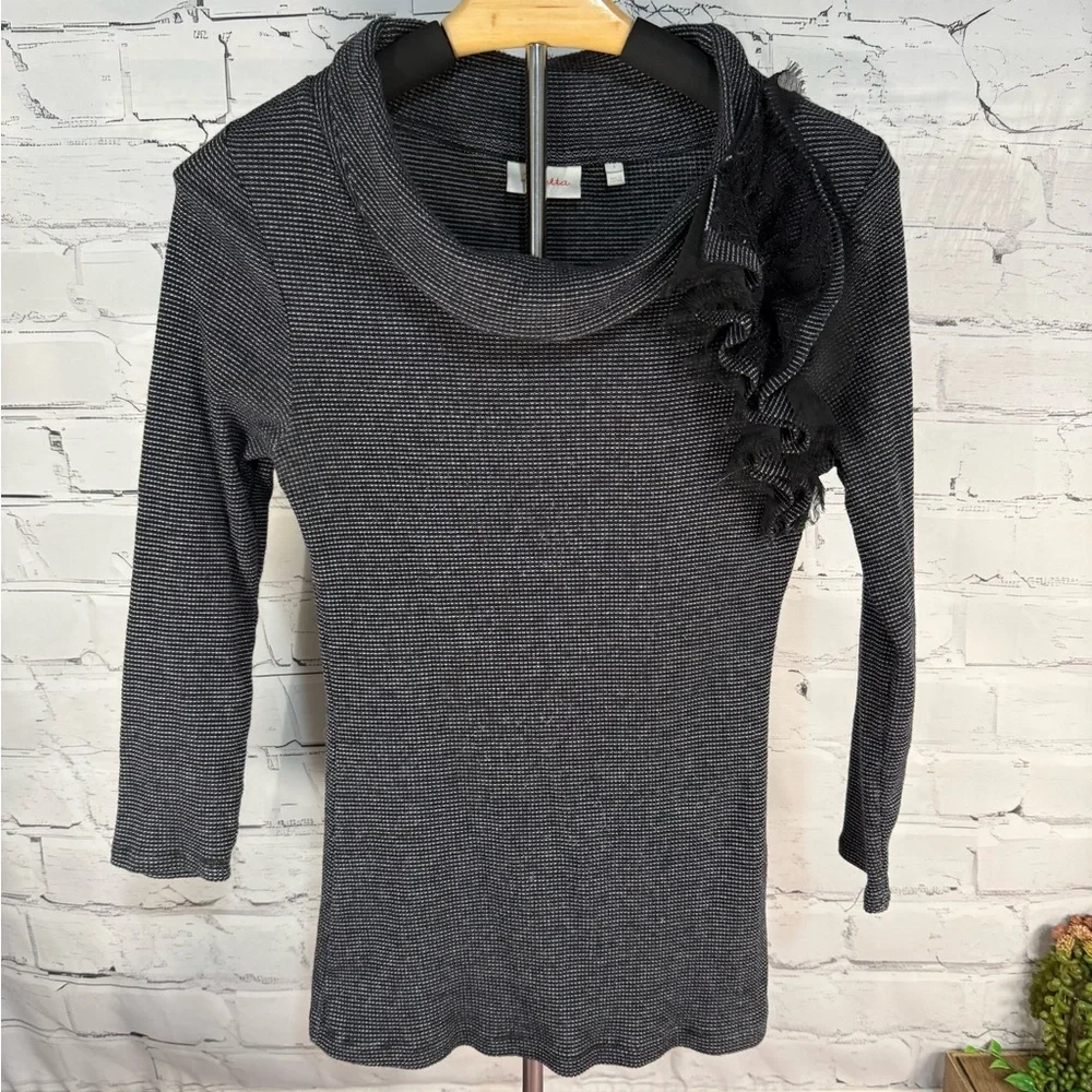 Deletta (Anthropologie) Ophelia Wafffle Charcoal 3-4‎ Sleeve Top Lace Ruffle